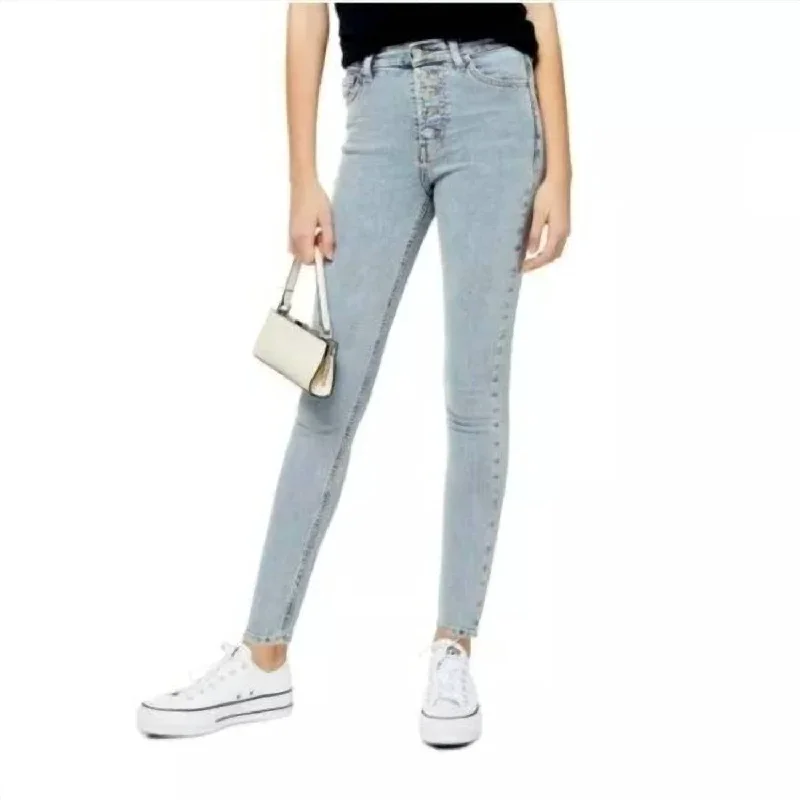 Modern Women's Attire Daily Deals Jamie Exposed Buttons High Rise Light Wash Skinny Jeans In Blue